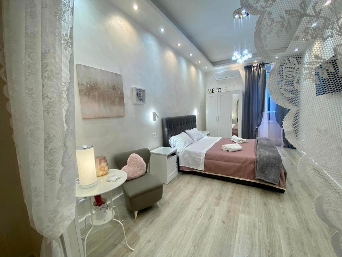 Apartment Close To The Coloseum, 2 Minutes Walk From Metro A Rome